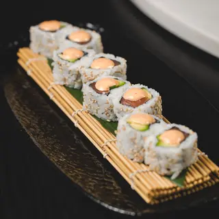 Salmon avocado maki