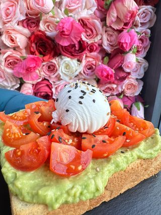 Avocado toast vegetariano