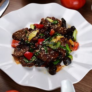 Говядина жареная с острым соусом