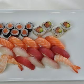 S7. Sushi grande 28 pezzi