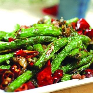 Fagiolini saltati secchi con peperoncino 干煸四季豆