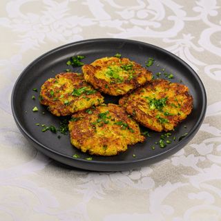 Chifteluțe din cartofi și dovlecel