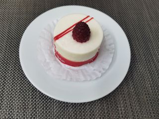 Sacher de Chocolate Blanco y Fresa