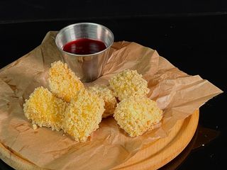 Камамбер фрі із Ягідним соусом (140г)
