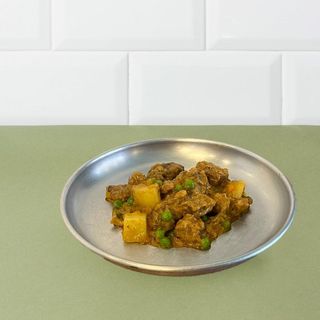 Spezzatino di manzo, piselli e patate