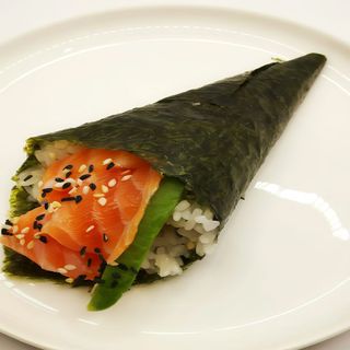 29. Temaki salmone, avocado, Philadelphia