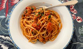 Makaroni ili špageti u umaku al tonno