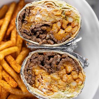 БУРИТО СЪС СВИНСКО И КАРТОФИ