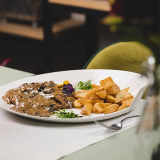 Ćureća prsa u sosu od suvih šljiva