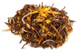 366 Yaki soba con verdure miste