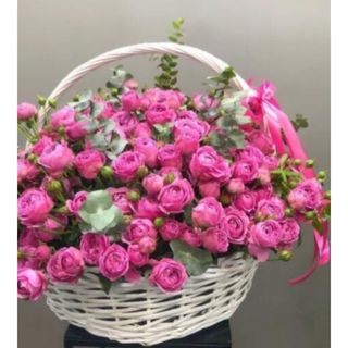 კალათი სპრეი ვარდებით