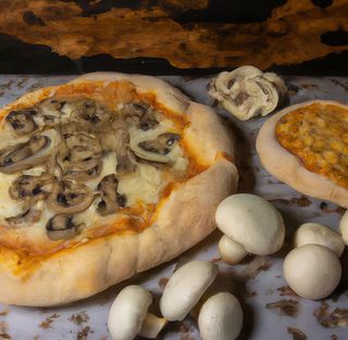Pizza Funghi (mediana)