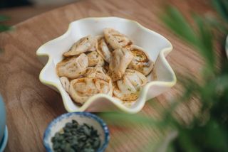 შემწვარი პელმენი წიწაკის სოუსით