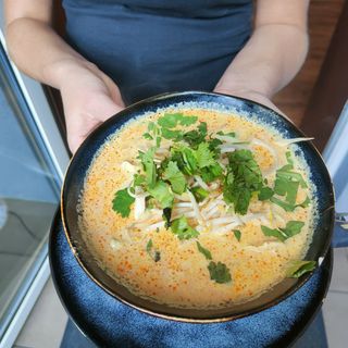Zupa tom yum pla wege 650 ml