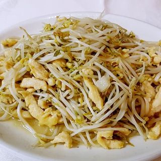 Pollo con brotes de soja