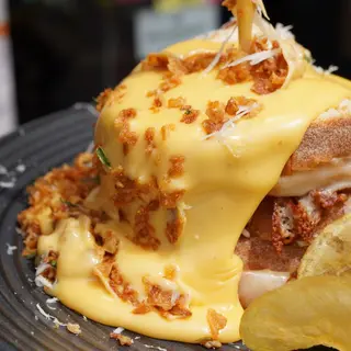 TOSTA DE FRANGO E CHEDDAR PÃO ALENTEJANO