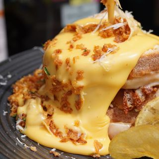 TOSTA DE FRANGO E CHEDDAR PÃO ALENTEJANO