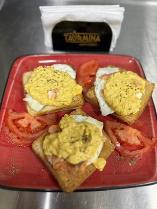 Benedikt jaja  sa pečenicom 400 gr