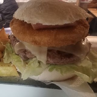 Camemburguer+ patata fritas