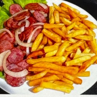 Petisco Linguiça Toscana com batata frita 