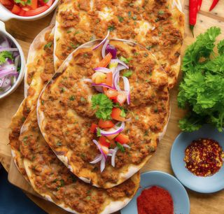Lahmacun con patatas dentro