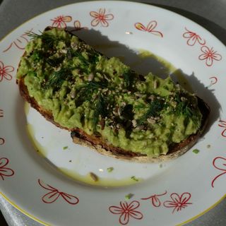Tostada de aguacate 