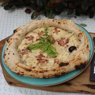 Pizza sa pilećim fileom i tartufima