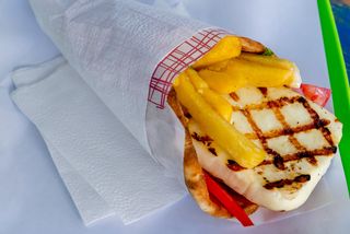 Halloumi la pita 