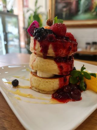 Tortitas De Frutas Del Bosque Y Plátano