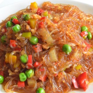 Spaghetti di soia con carne piccante