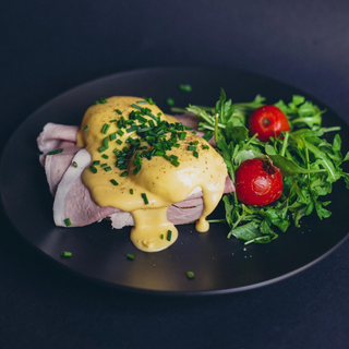 Oua Benedict cu bacon