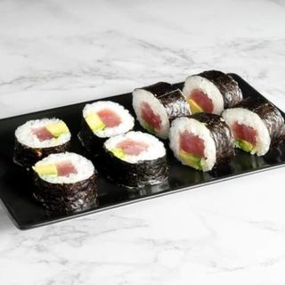 Futomaki Atún/Aguacate (8 Uds.)