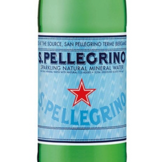 Agua con gas San Peregrino
