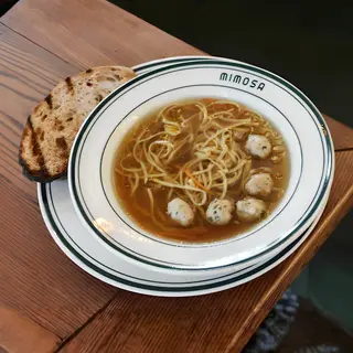 Курячий суп з домашньою пастою, мітболами та шпинатом (400г)