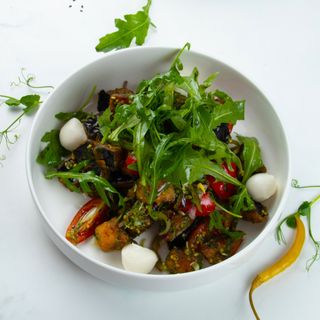 Салат с баклажанами и моцареллой