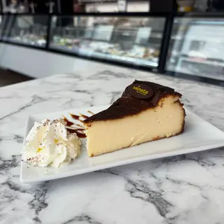 Tarta de queso horneada (porción)
