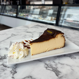 Tarta de queso horneada (porción)