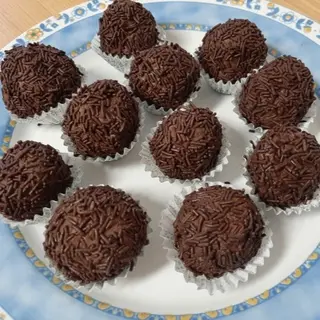 Trufón Con Nata y chocolate 