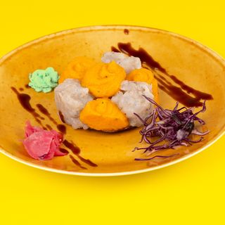 Tartara gamberetti, more, mousse di carote, sale Maldon