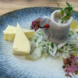 Śledź w oleju z cebulą