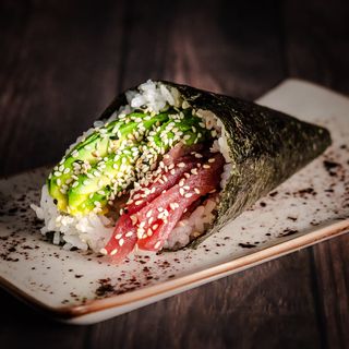 Temaki Atún Aguacate 