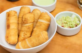 Tequeños Con Guacamole