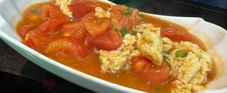 Лагман с помидором и яйцом