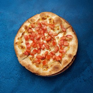 Focaccia mozzarella i paradajz