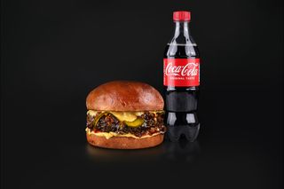 Комбо Бургер з томленою яловичиною та Сoca-Cola 0,5л
