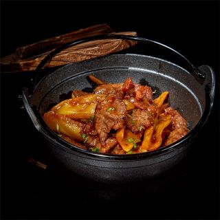 W92 Sartén De Ternera Con Patata Y Salsa Pimienta