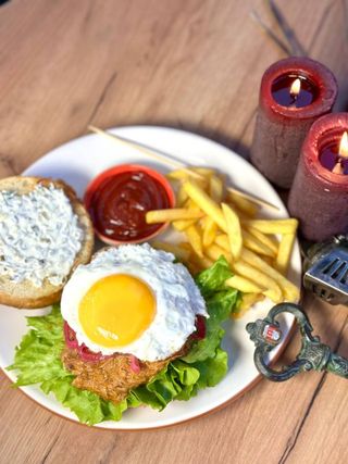 Бургер із рваною свининою