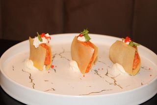 751. Truffle salmon** 3pz