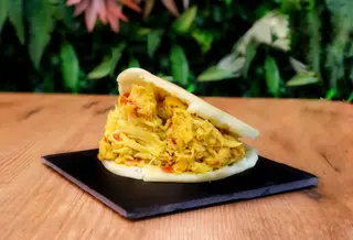 Arepa De Pollo Guisado