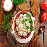 პელმენი ქოთანში ნაღებით